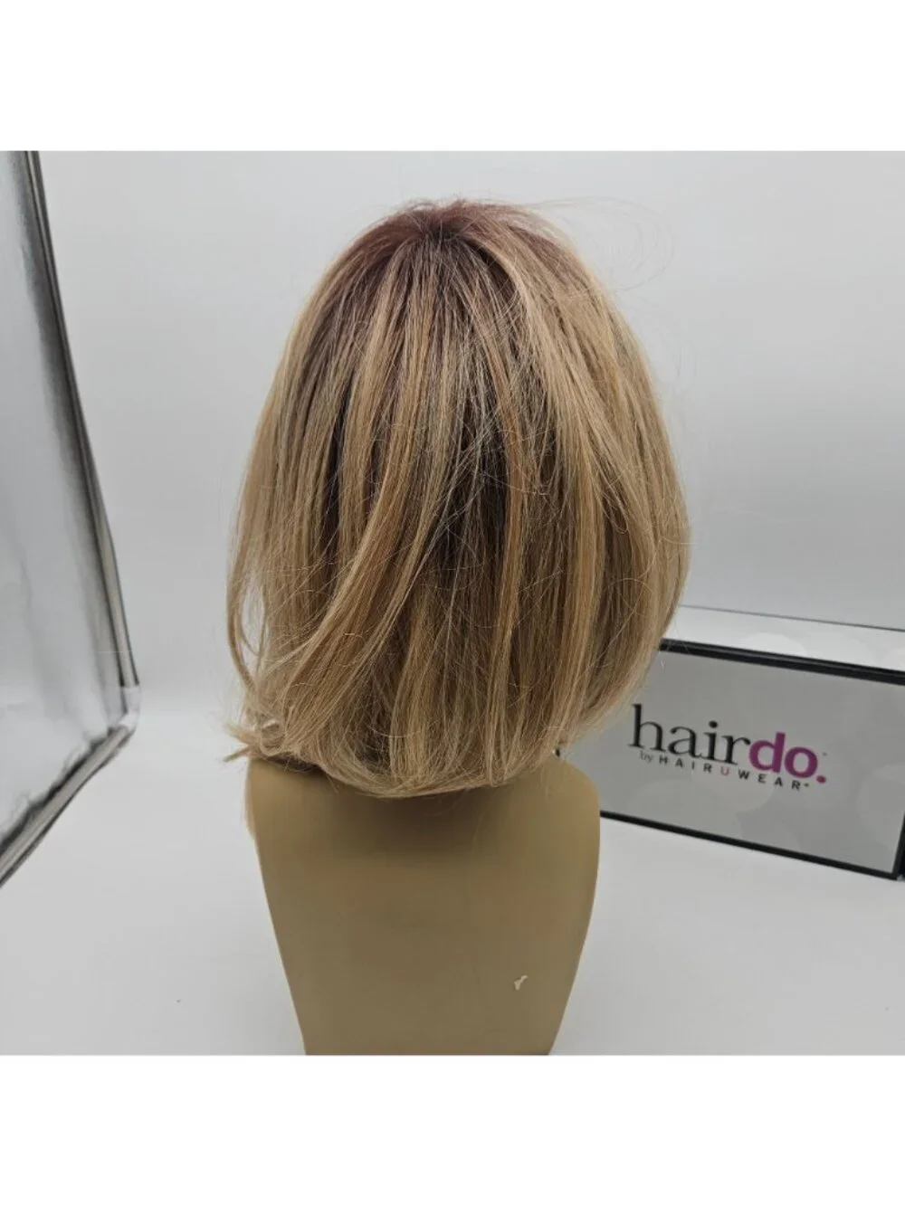Hairdo Wig Classic Page Light Golden Blonde NWT